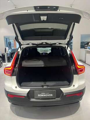 VOLVO-XC40-2023