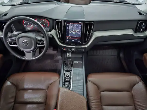 VOLVO XC60 2.0 T5 GASOLINA MOMENTUM AWD GEARTRONIC