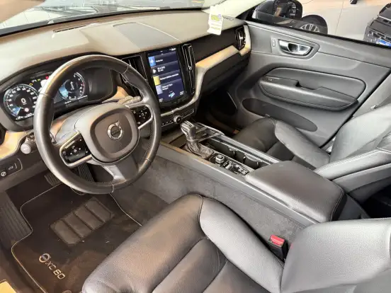VOLVO-XC60-2019