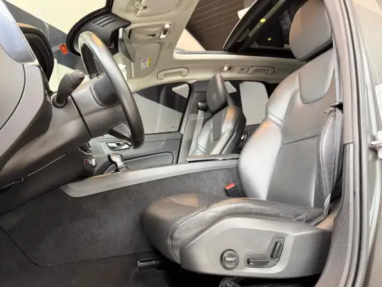 VOLVO-XC60-2.0 T5 GASOLINA MOMENTUM AWD GEARTRONIC VOLVO-XC60-2019