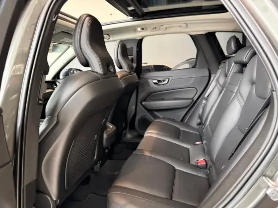 VOLVO-XC60-2.0 T5 GASOLINA MOMENTUM AWD GEARTRONIC VOLVO-XC60-2019