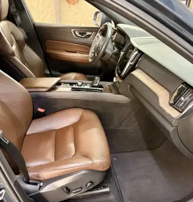 VOLVO-XC60-2.0 T8 HYBRID MOMENTUM AWD GEARTRONIC VOLVO-XC60-2020