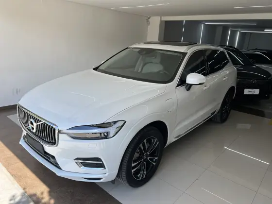 VOLVO XC60 2.0 T8 HYBRID MOMENTUM AWD GEARTRONIC