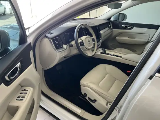 VOLVO-XC60-2021