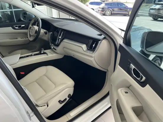 VOLVO-XC60-2.0 T8 HYBRID MOMENTUM AWD GEARTRONIC VOLVO-XC60-2021
