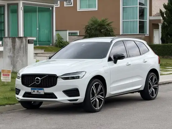VOLVO-XC60-2021