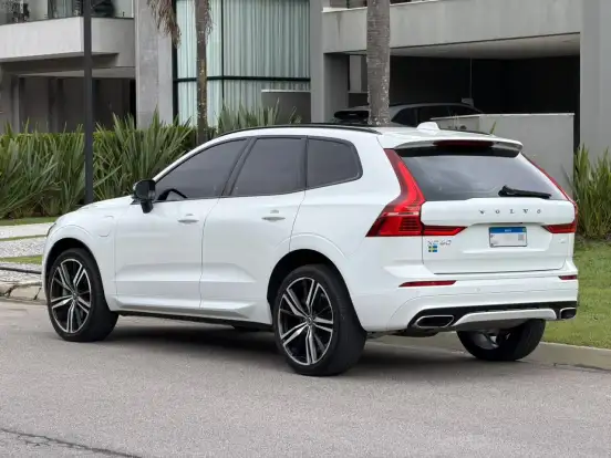 VOLVO-XC60-2021