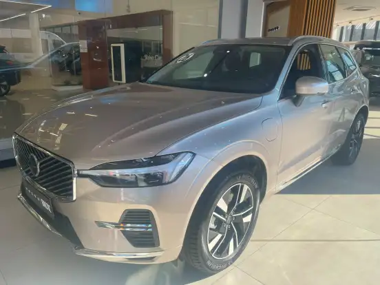 VOLVO-XC60-2025