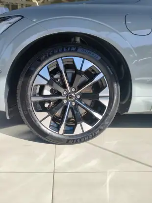 VOLVO-XC60-2025