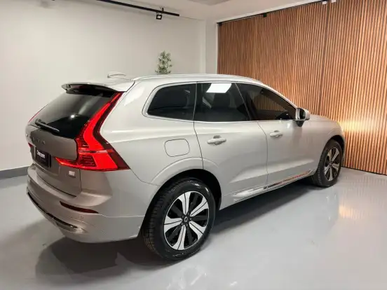 VOLVO-XC60-2023