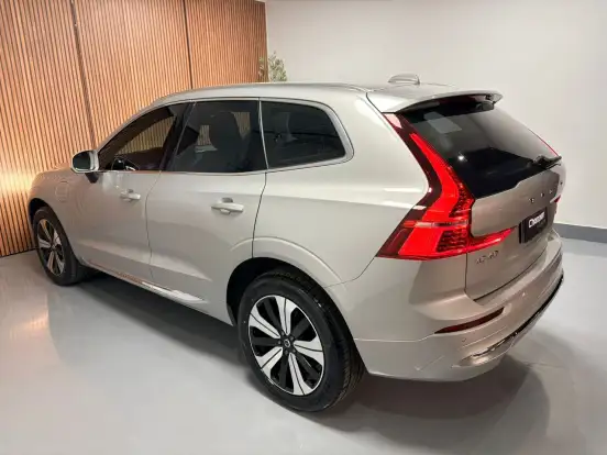 VOLVO-XC60-2023