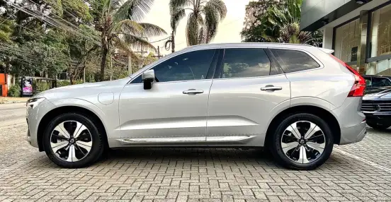 VOLVO-XC60-2023