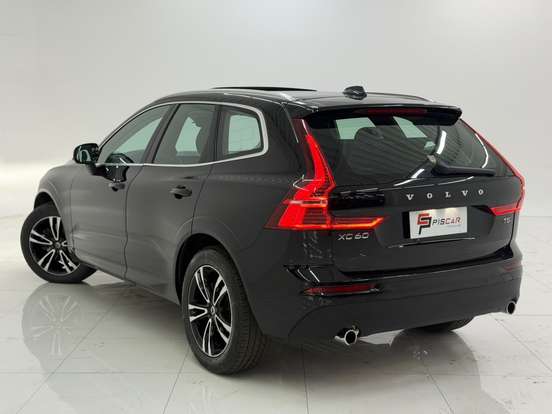 VOLVO-XC60-2017