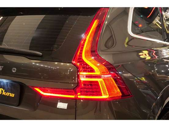 VOLVO-XC60-2020