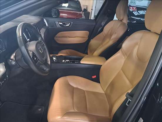 VOLVO-XC60-2.0 T8 HYBRID MOMENTUM AWD GEARTRONIC VOLVO-XC60-2020