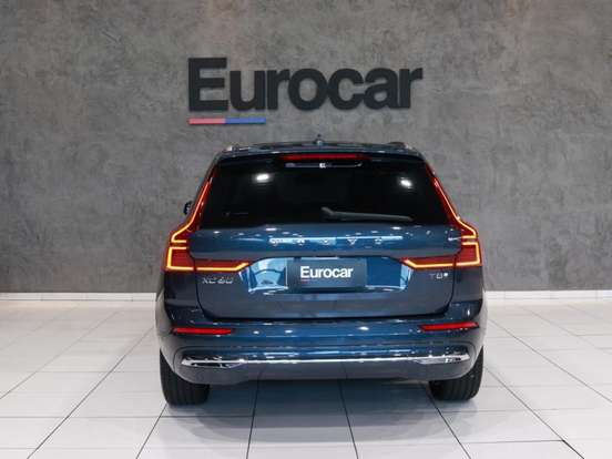VOLVO-XC60-2025
