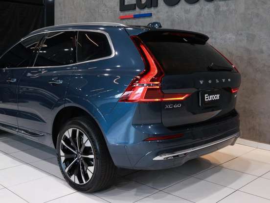 VOLVO-XC60-2025