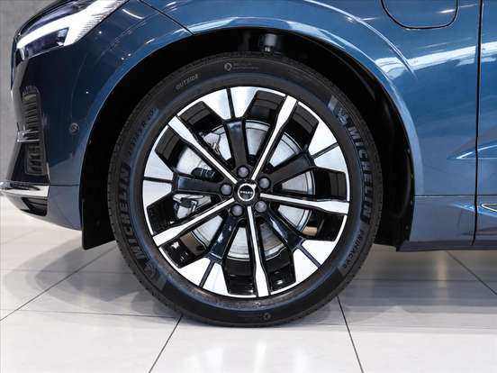 VOLVO-XC60-2025