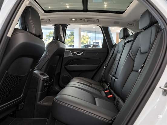 VOLVO-XC60-2025