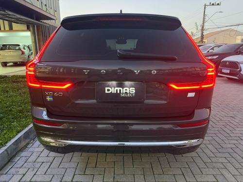 VOLVO-XC60-2023
