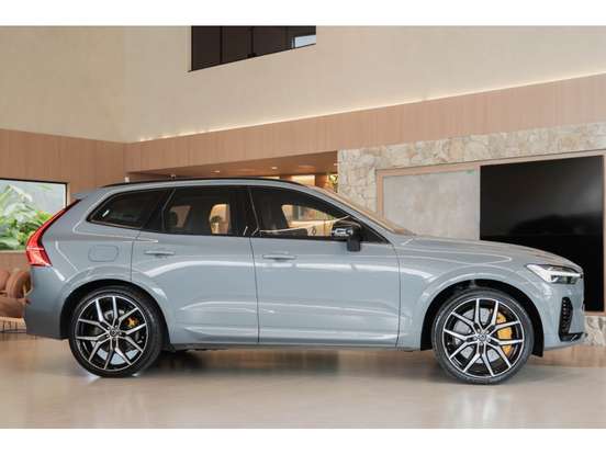 VOLVO-XC60-2023