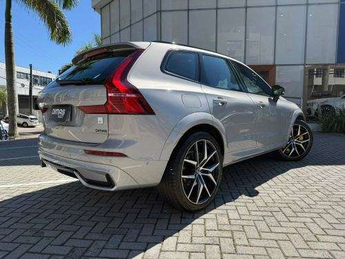 VOLVO-XC60-2022