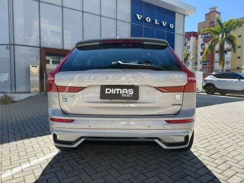 VOLVO-XC60-2022