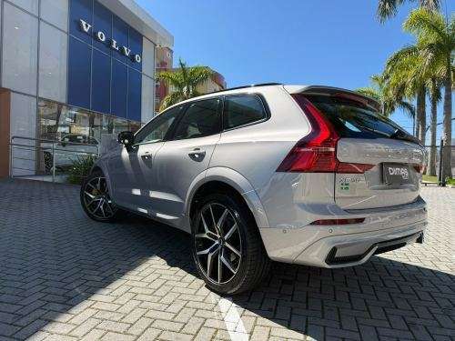 VOLVO-XC60-2022