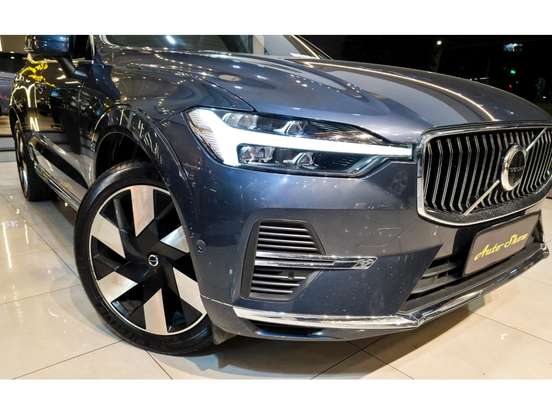 VOLVO-XC60-2023
