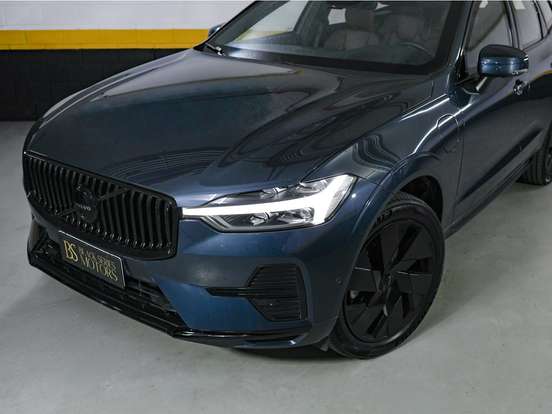 VOLVO-XC60-2023