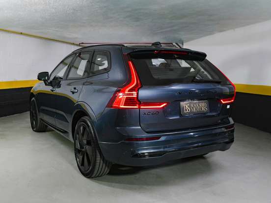VOLVO-XC60-2023