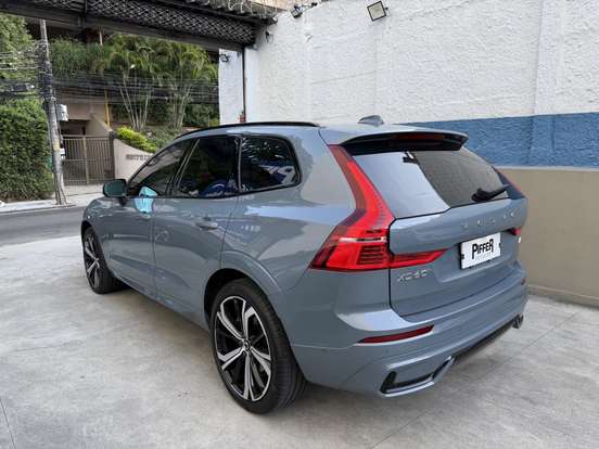 VOLVO-XC60-2022
