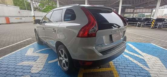 VOLVO-XC60-2010