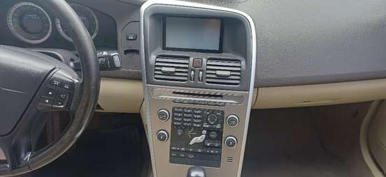 VOLVO-XC60-2010
