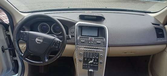 VOLVO-XC60-2010