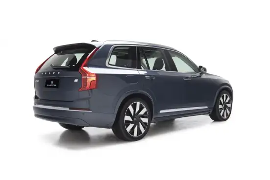 VOLVO-XC90-2023