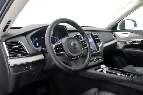 VOLVO-XC90-2023