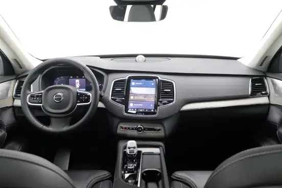 VOLVO-XC90-2023