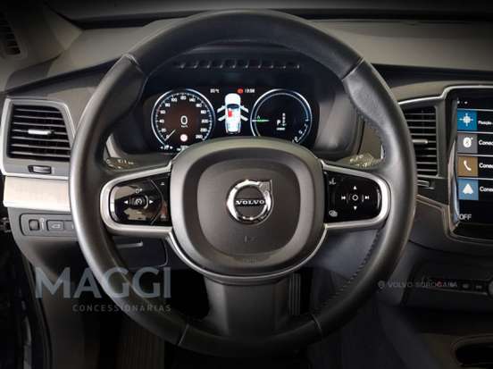 VOLVO-XC90-2021