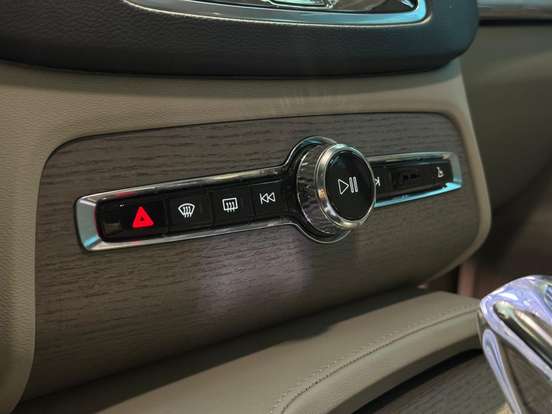 VOLVO-XC90-2024