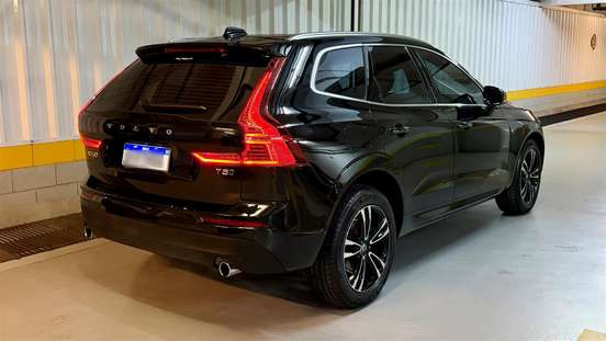 VOLVO-XC60-2018