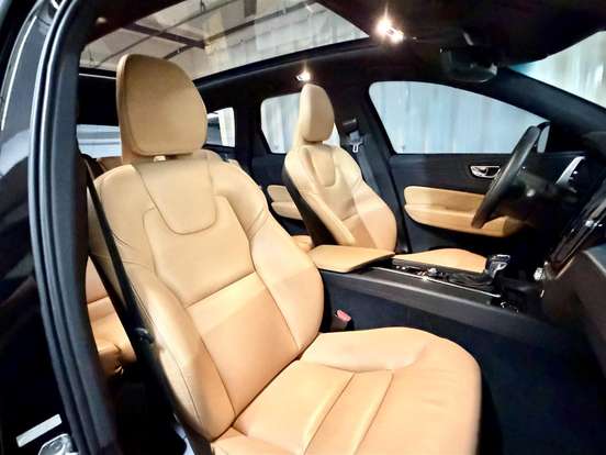 VOLVO-XC60-2.0 T5 GASOLINA MOMENTUM AWD GEARTRONIC VOLVO-XC60-2018