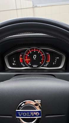 VOLVO-XC60-2016