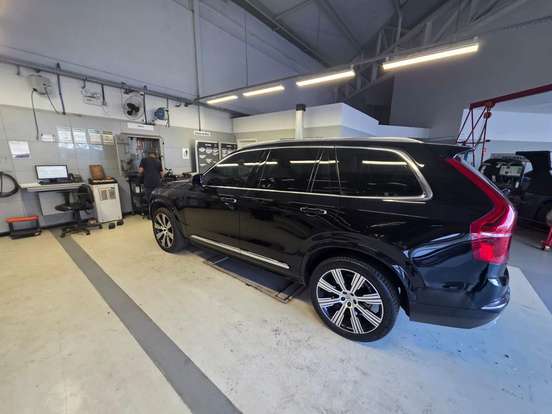 VOLVO-XC90-2019