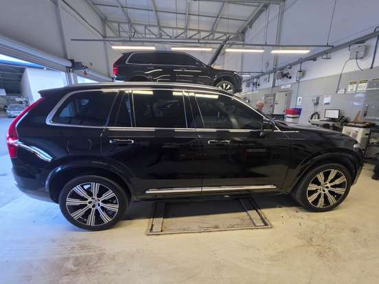 VOLVO-XC90-2019