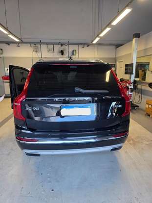 VOLVO-XC90-2019