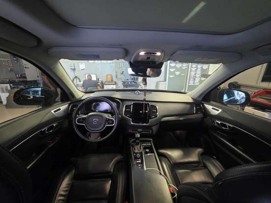 VOLVO-XC90-2019