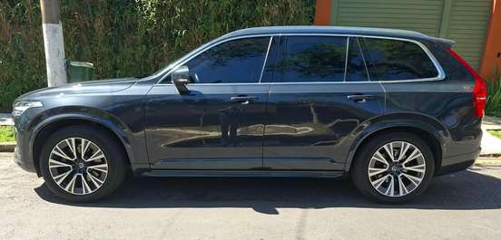 VOLVO-XC90-2020