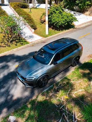 VOLVO-XC90-2019
