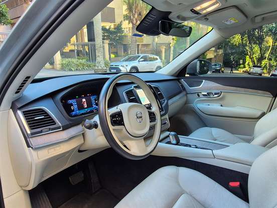 VOLVO-XC90-2023